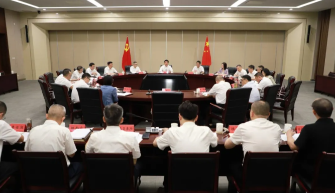 区委理论学习中心组举行学习会